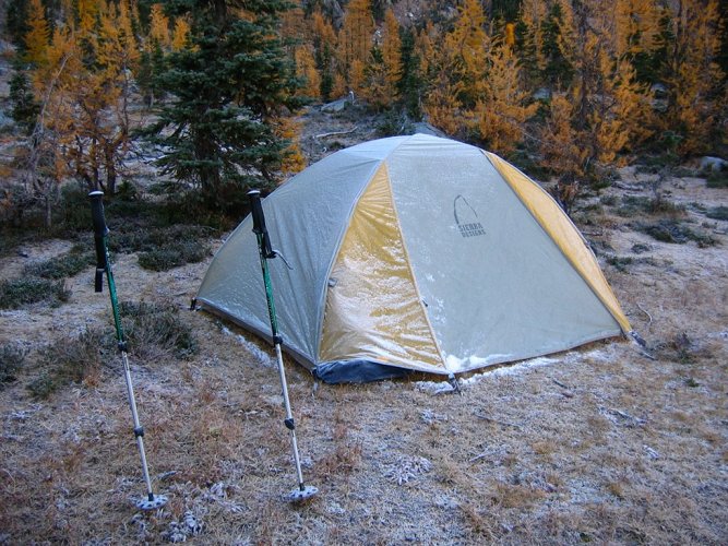 The cold night had frosted my new tent.
We wanted to start early to have time for Pinnacle and maybe Gopher as a bonus, 
but it took a while to get everyone out of their tents to enjoy the cold morning.